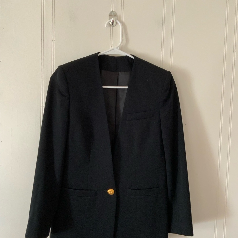 Elegant Black Blazer with Gold Accent